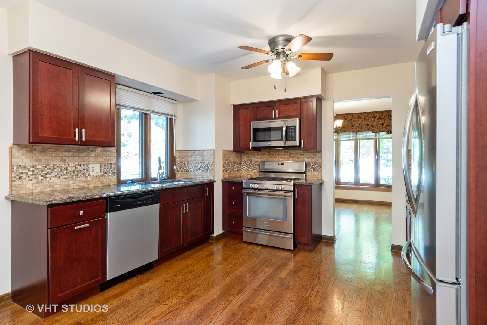 416 West Gartner Road Naperville, IL 60540 - Photo 3 of 22