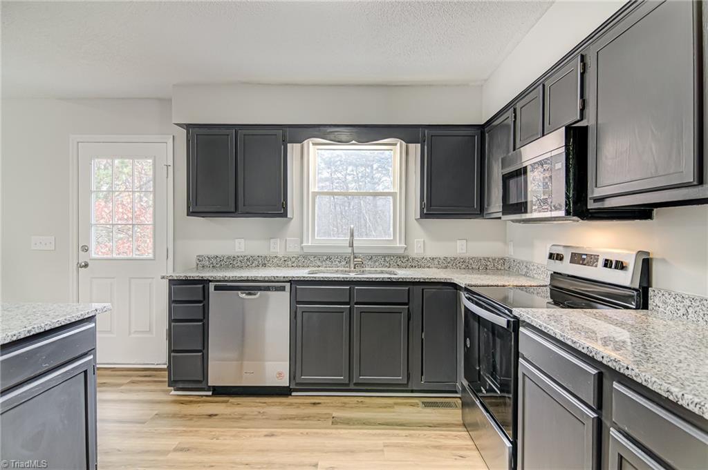 6002 Dawn Ridge Trail Greensboro, NC 27410 - Photo 12 of 34