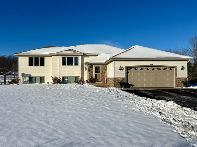 $525,000 | N8125 940th Street, River Falls, WI 54022