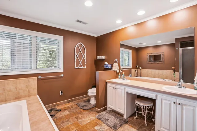 $525,000 | N8125 940th Street, River Falls, WI 54022