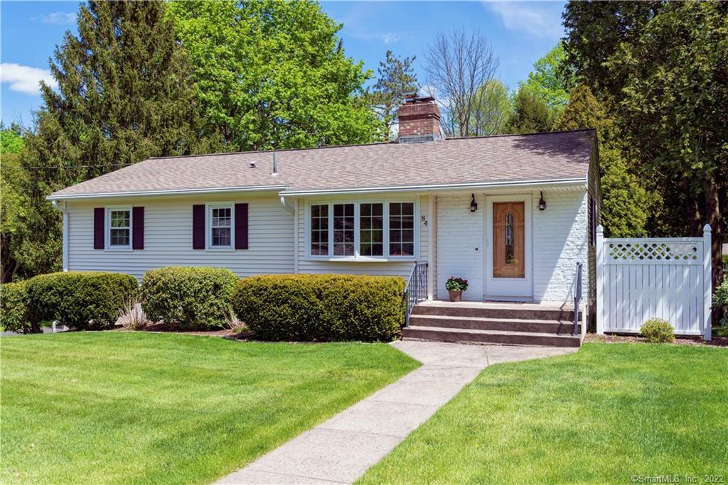 Beautifully Groomed Front Yard