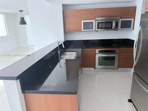 $4,500 | 244 Biscayne Boulevard, Unit 3803, Miami, FL 33132