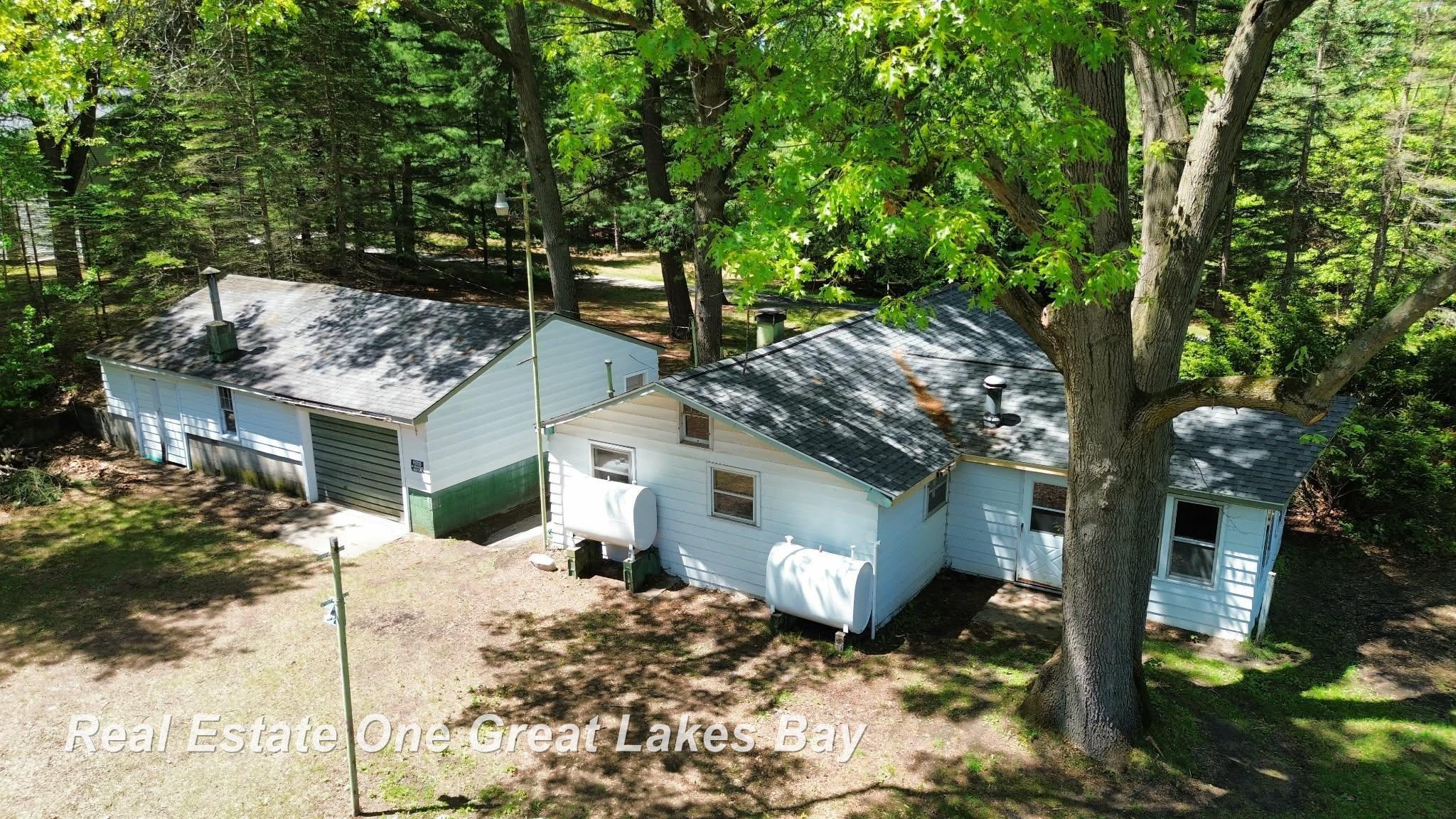 11075 Spencer Road St. Charles, MI 48655 - Photo 3 of 31