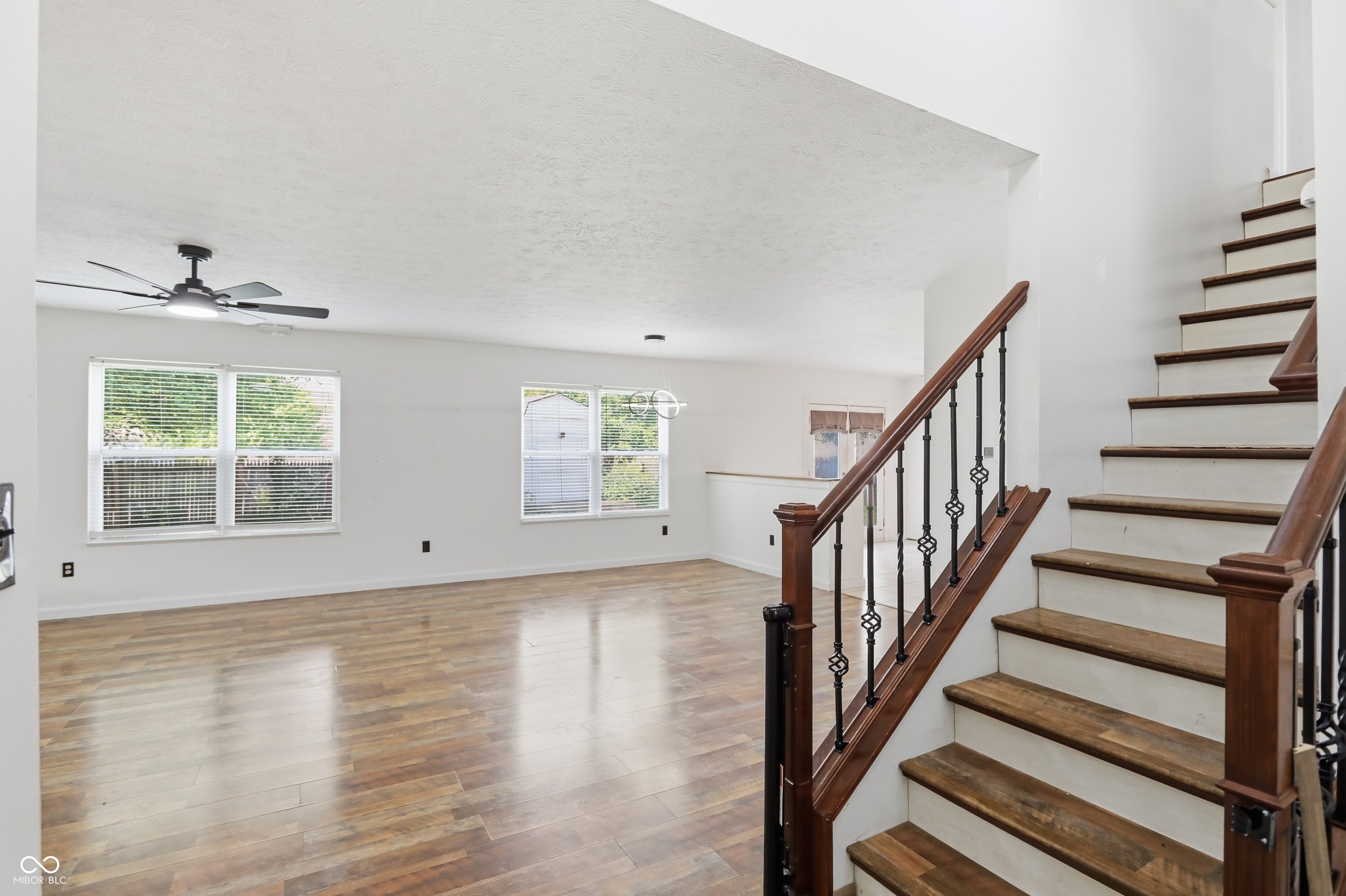 1124 Pebble Court Anderson, IN 46013 - Photo 3 of 32