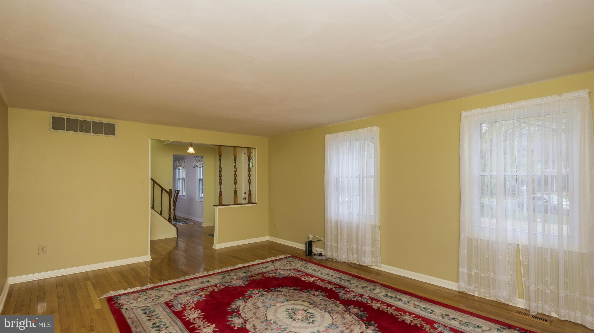 6072 Sunny Spring Columbia, MD 21044 - Photo 5 of 30 Living Room