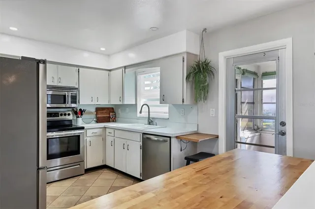 $400,000 | 2813 21st Avenue West, Bradenton, FL 34205