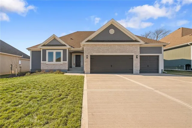 $587,840 | 10216 North Winchester Avenue, Kansas City, MO 64156