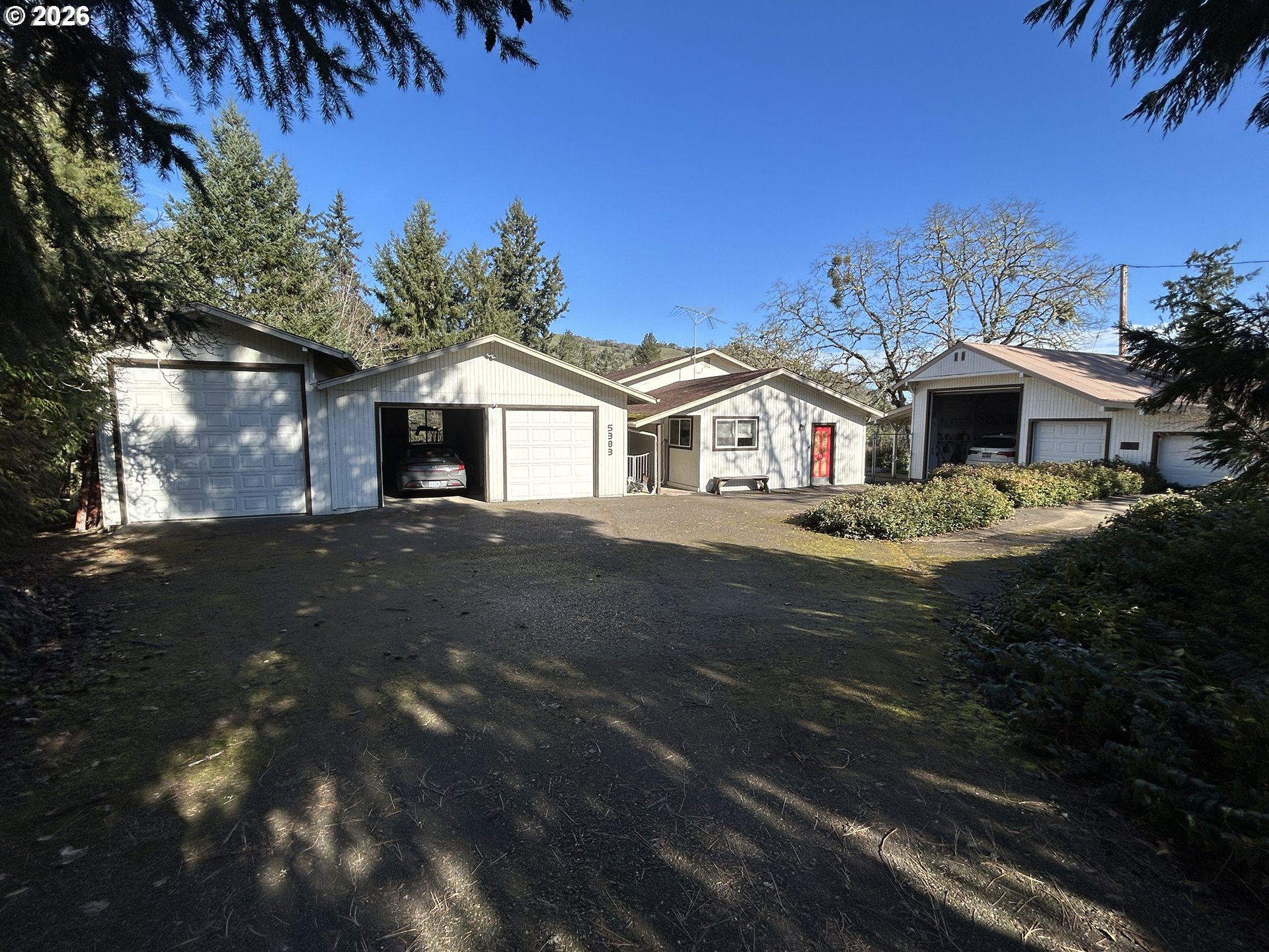 5383 Sunshine Road Roseburg, OR 97470 - Photo 2 of 47