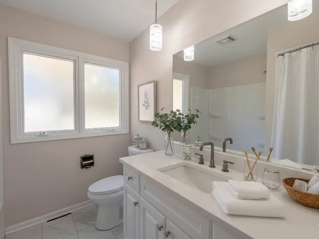 $469,900 | 7104 Blackburn Avenue, Downers Grove, IL 60516