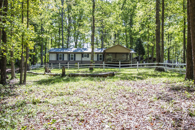 4209 Caldwell Road Loudon, TN 37774 - Photo 3 of 22 Tons of privacy