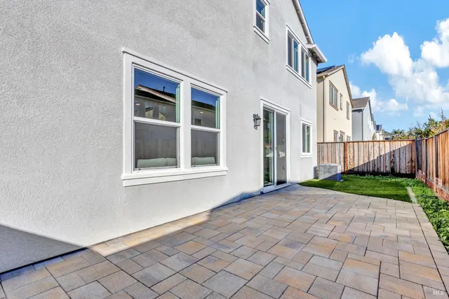 a view of backyard with pathway