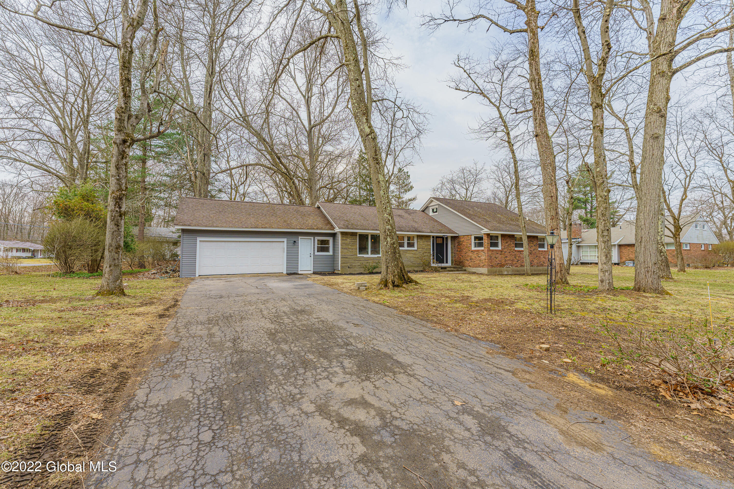 1950 Townsend Road Schenectady, NY 12309 - Photo 2 of 36 0 Front 3