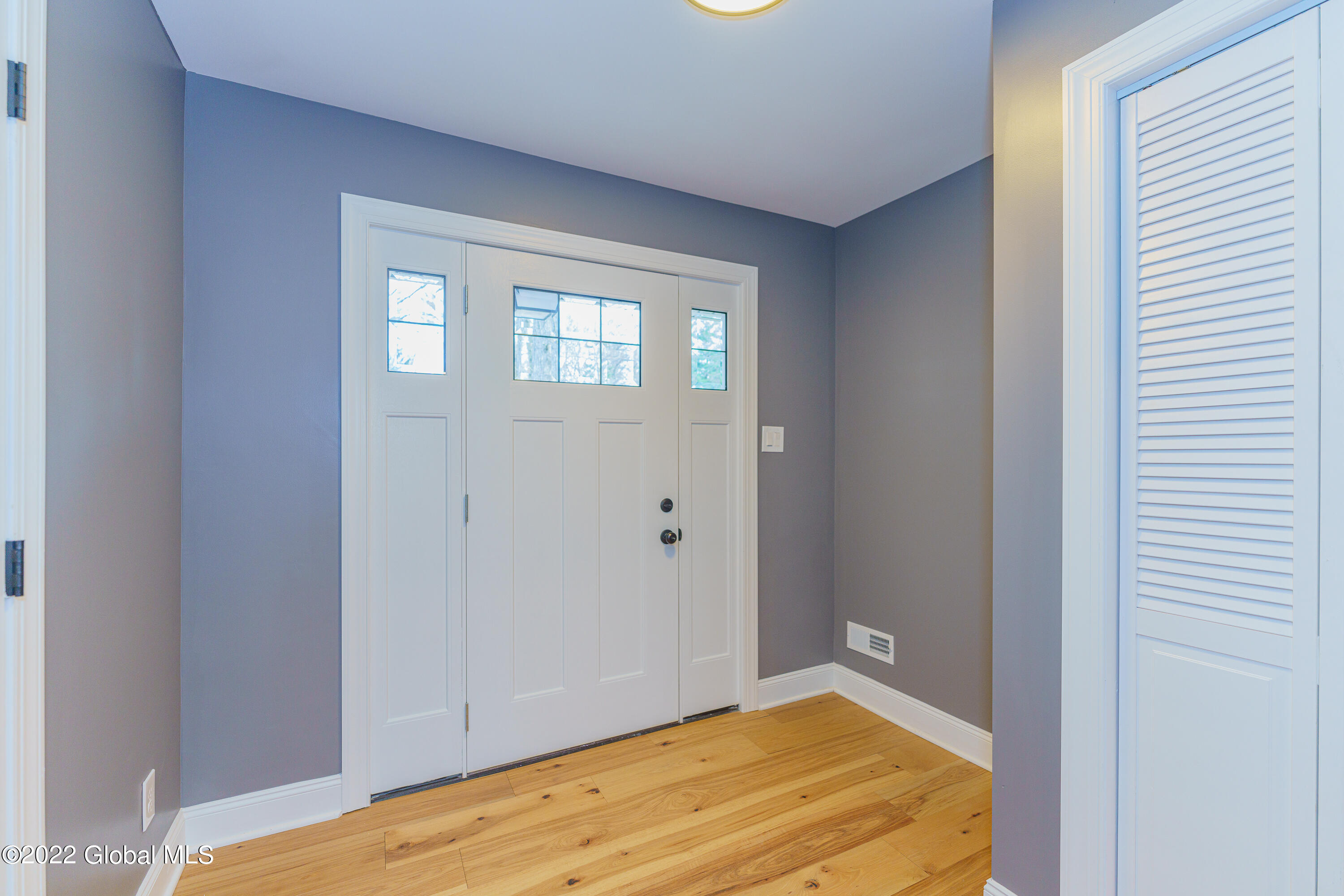 1950 Townsend Road Schenectady, NY 12309 - Photo 4 of 36 1 Entryway