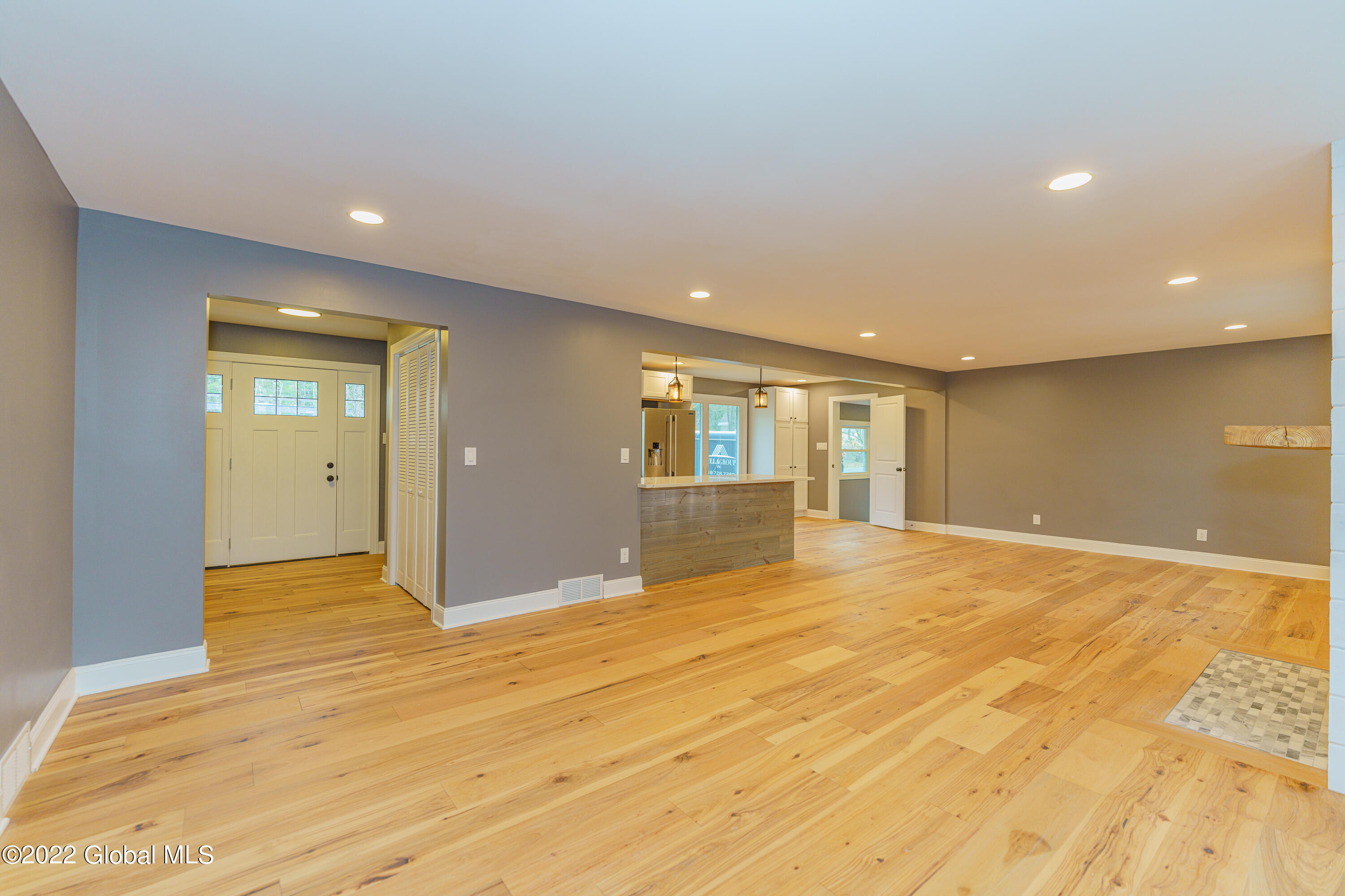1950 Townsend Road Schenectady, NY 12309 - Photo 6 of 36 2 Livingroom 2