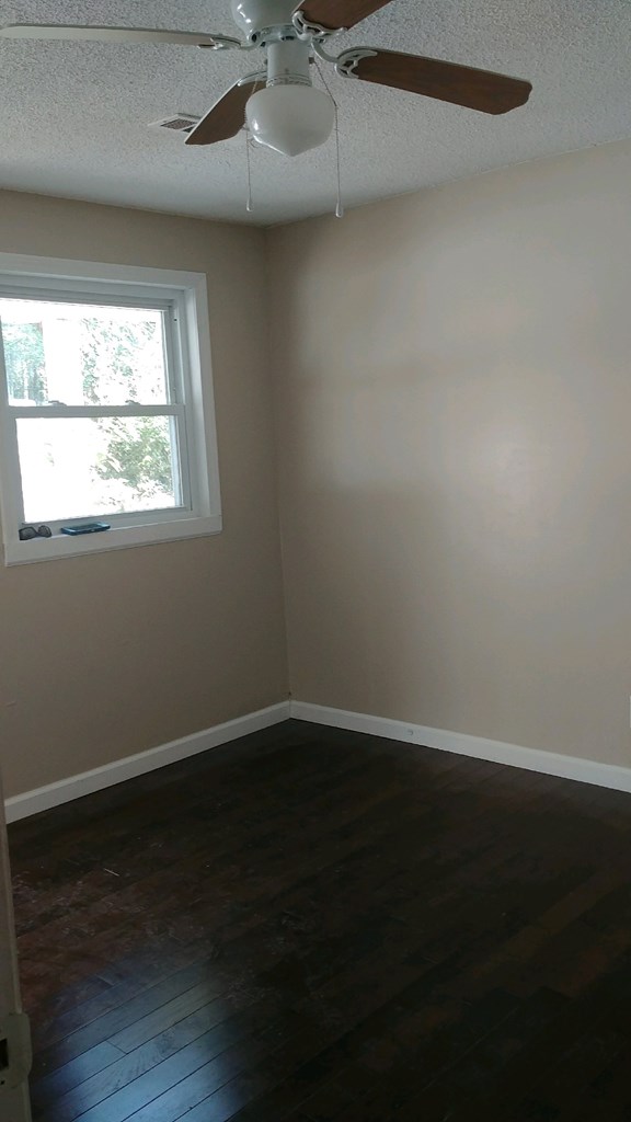 1877 Collins Road Southeast Dalton, GA 30721 - Photo 4 of 9 Gallery Image 4