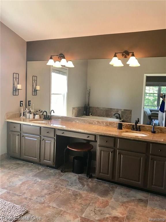 2196 Chippenham Chase Rochester Hills, MI 48306 - Photo 14 of 27