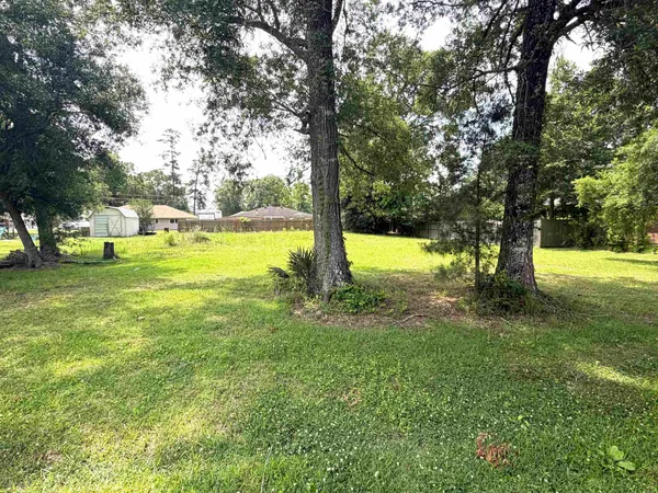 $27,000 | 1405 Buckingham Drive, Orange, TX 77632