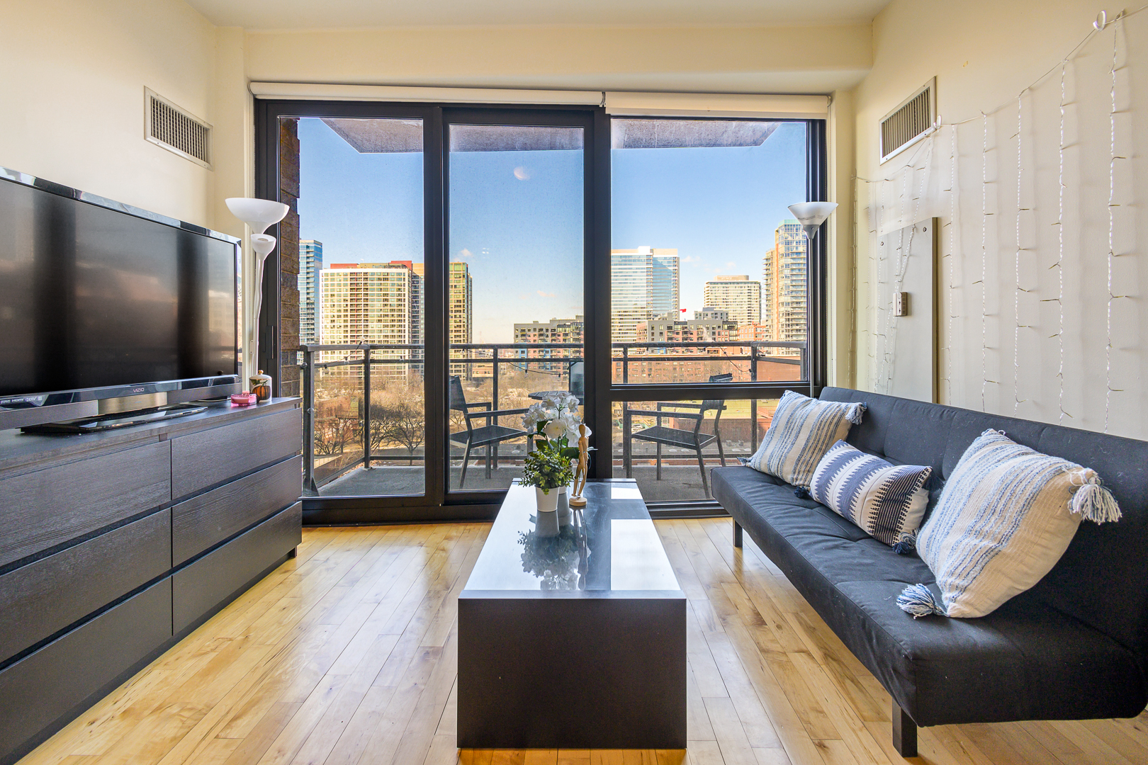 1 East 8th Street, Unit 804 Chicago, IL 60605 - Photo 2 of 20