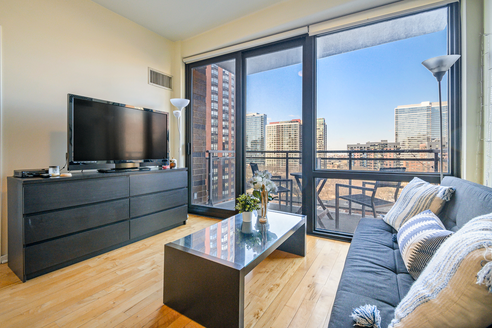 1 East 8th Street, Unit 804 Chicago, IL 60605 - Photo 3 of 20