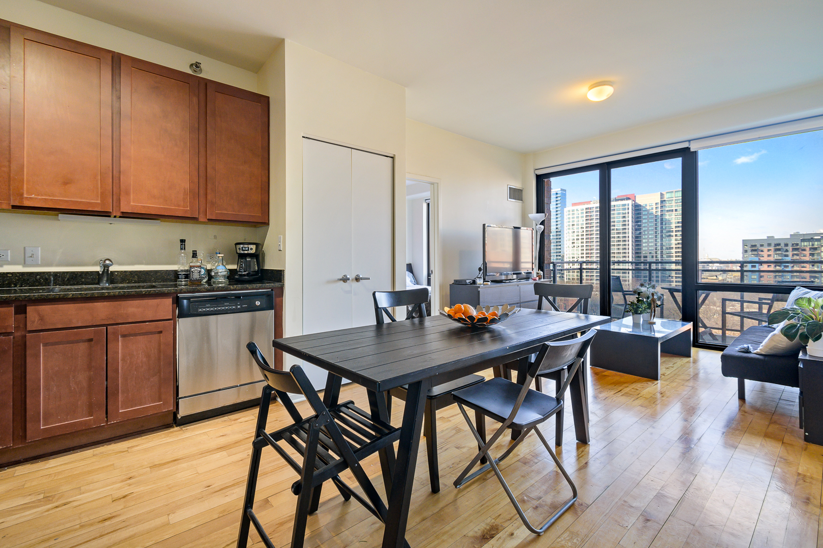 1 East 8th Street, Unit 804 Chicago, IL 60605 - Photo 8 of 20