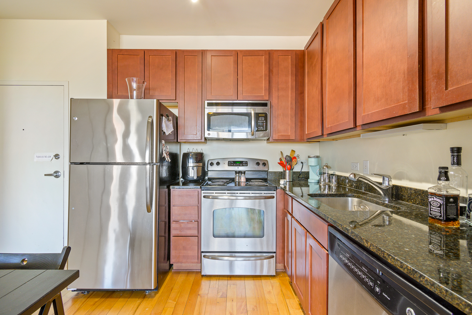 1 East 8th Street, Unit 804 Chicago, IL 60605 - Photo 9 of 20