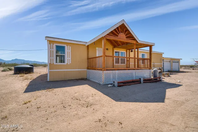 $292,000 | 19532 South Lone Ranger Road, Yucca, AZ 86438