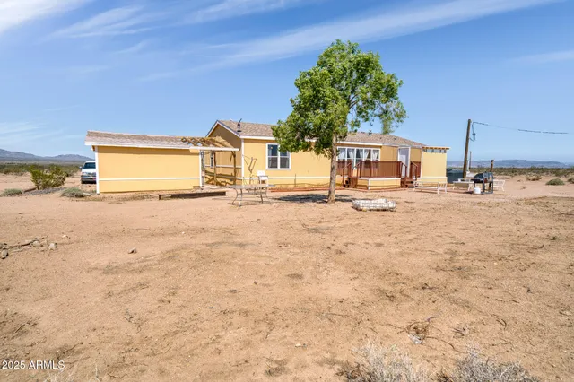 $292,000 | 19532 South Lone Ranger Road, Yucca, AZ 86438