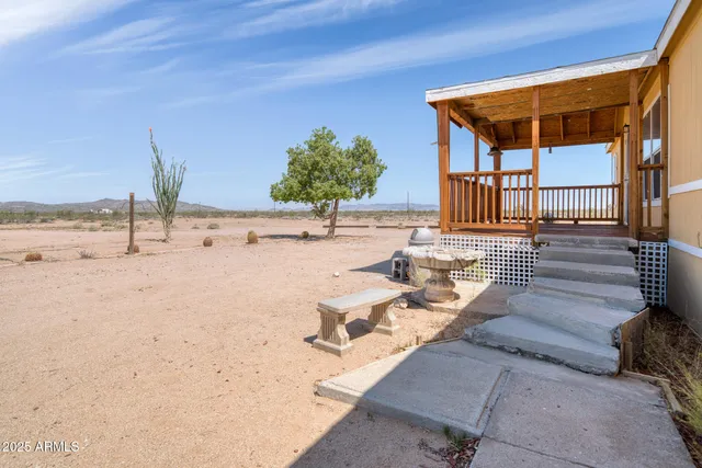 $292,000 | 19532 South Lone Ranger Road, Yucca, AZ 86438