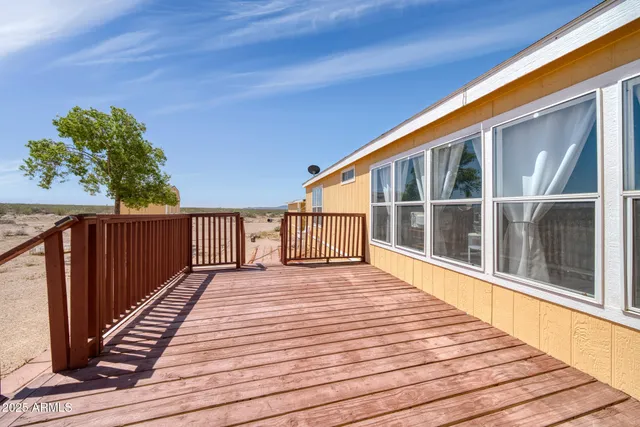 $292,000 | 19532 South Lone Ranger Road, Yucca, AZ 86438