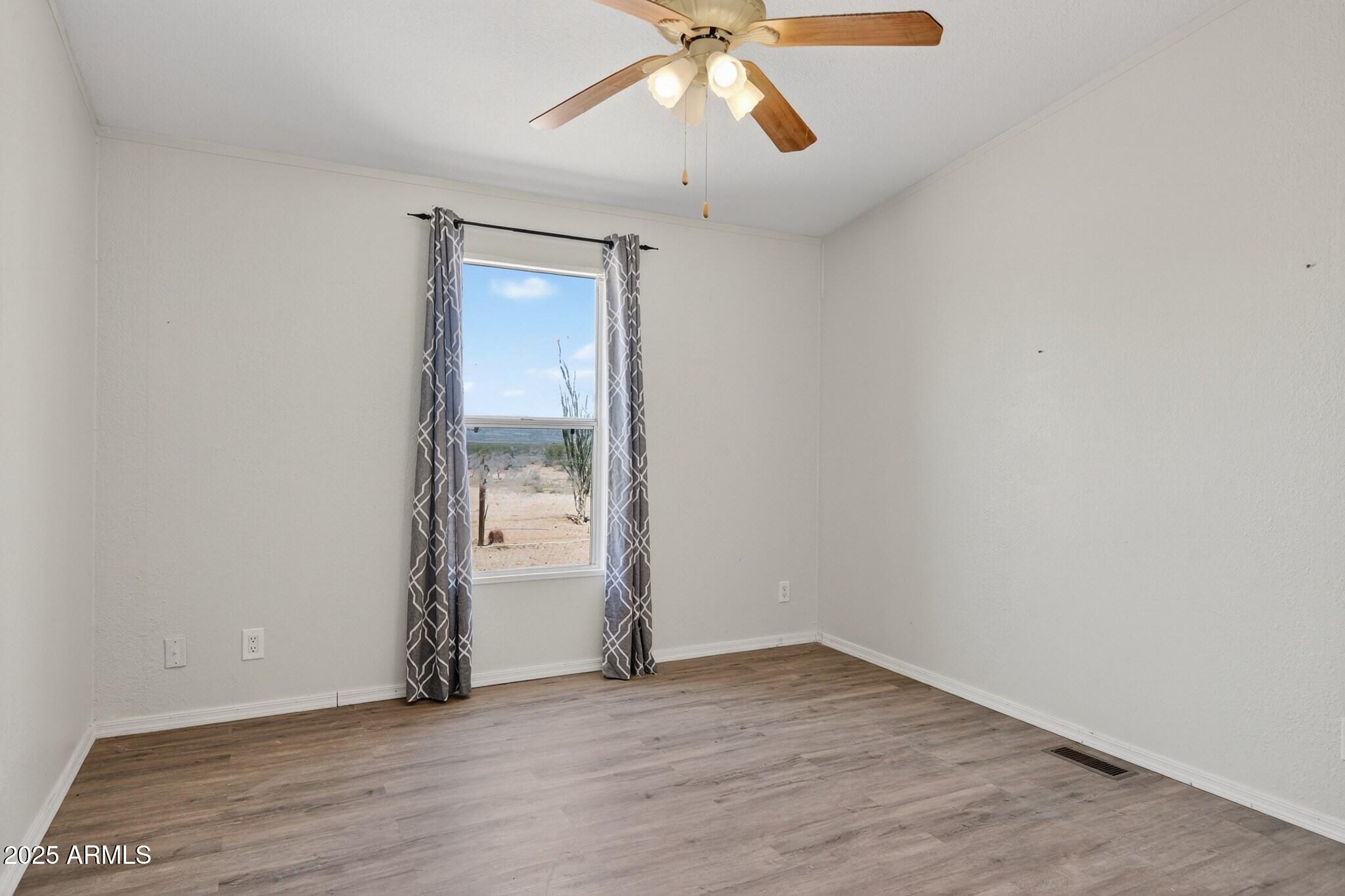 19532 South Lone Ranger Road Yucca, AZ 86438 - Photo 27 of 42 Interior (8)