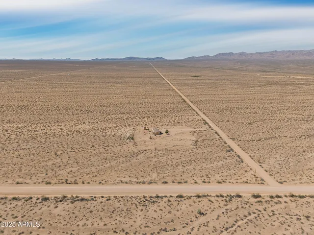 $292,000 | 19532 South Lone Ranger Road, Yucca, AZ 86438