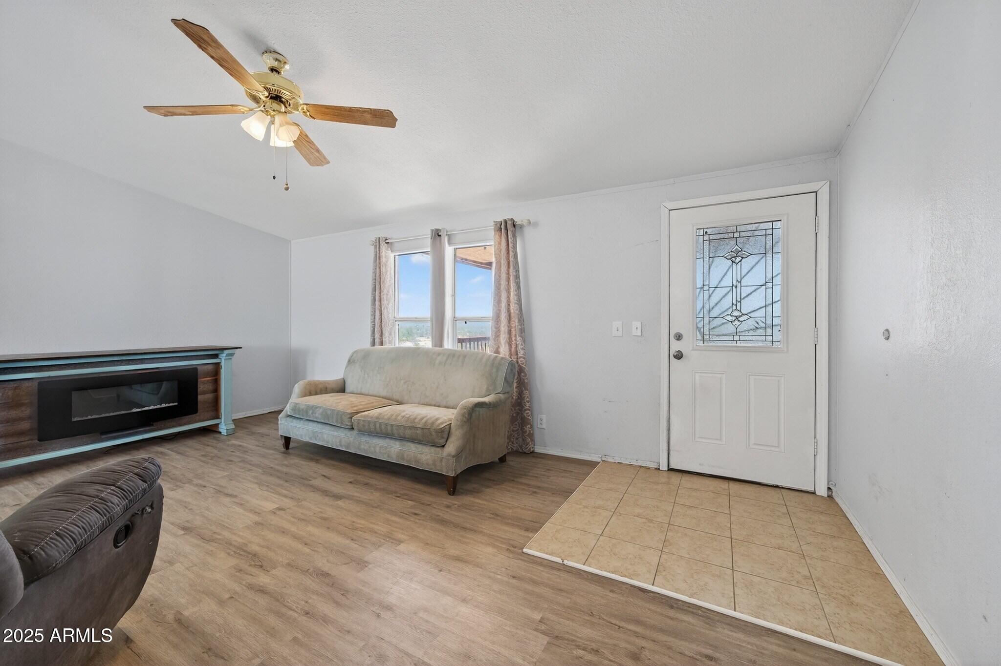 19532 South Lone Ranger Road Yucca, AZ 86438 - Photo 6 of 42 Interior (18)