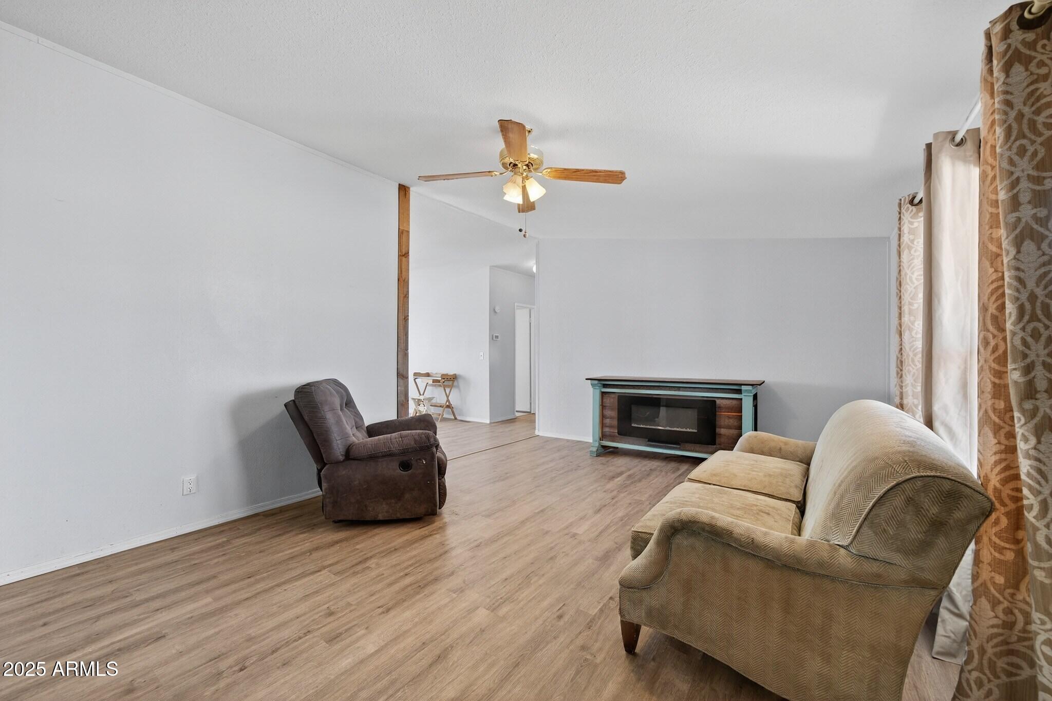 19532 South Lone Ranger Road Yucca, AZ 86438 - Photo 7 of 42 Interior (19)