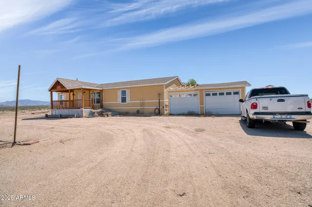 $292,000 | 19532 South Lone Ranger Road, Yucca, AZ 86438