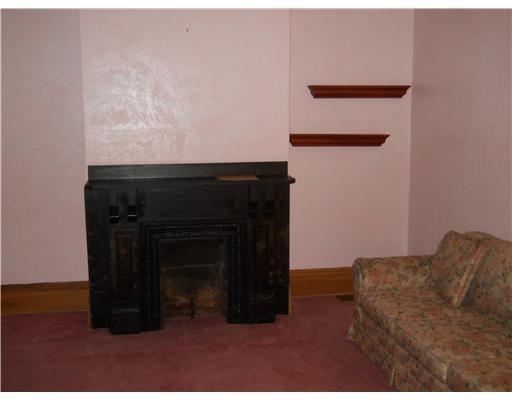 806 Etna Street McKees Rocks, PA 15136 - Photo 4 of 8 Living Room.