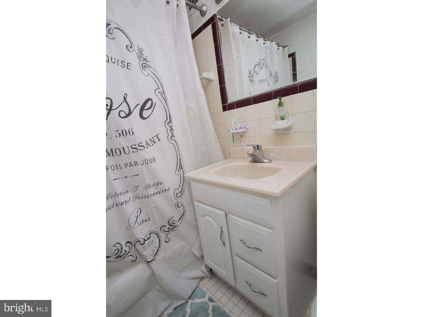 1806-18 Rittenhouse Square, Unit 905 Philadelphia, PA 19103 - Photo 12 of 23 Master Bathroom
