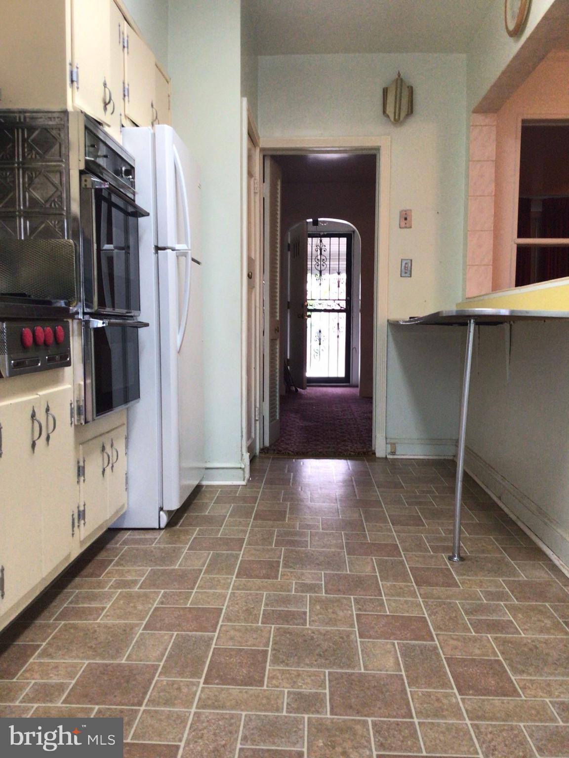 1547 Lochwood Road Baltimore, MD 21218 - Photo 6 of 30 Vintage Kitchen w/ breakfast bar