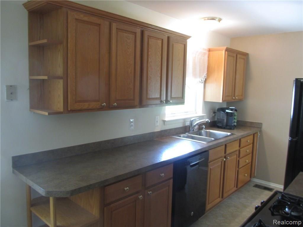 1373 Holmes Road Ypsilanti, MI 48198 - Photo 9 of 25 IMG_9213.JPG