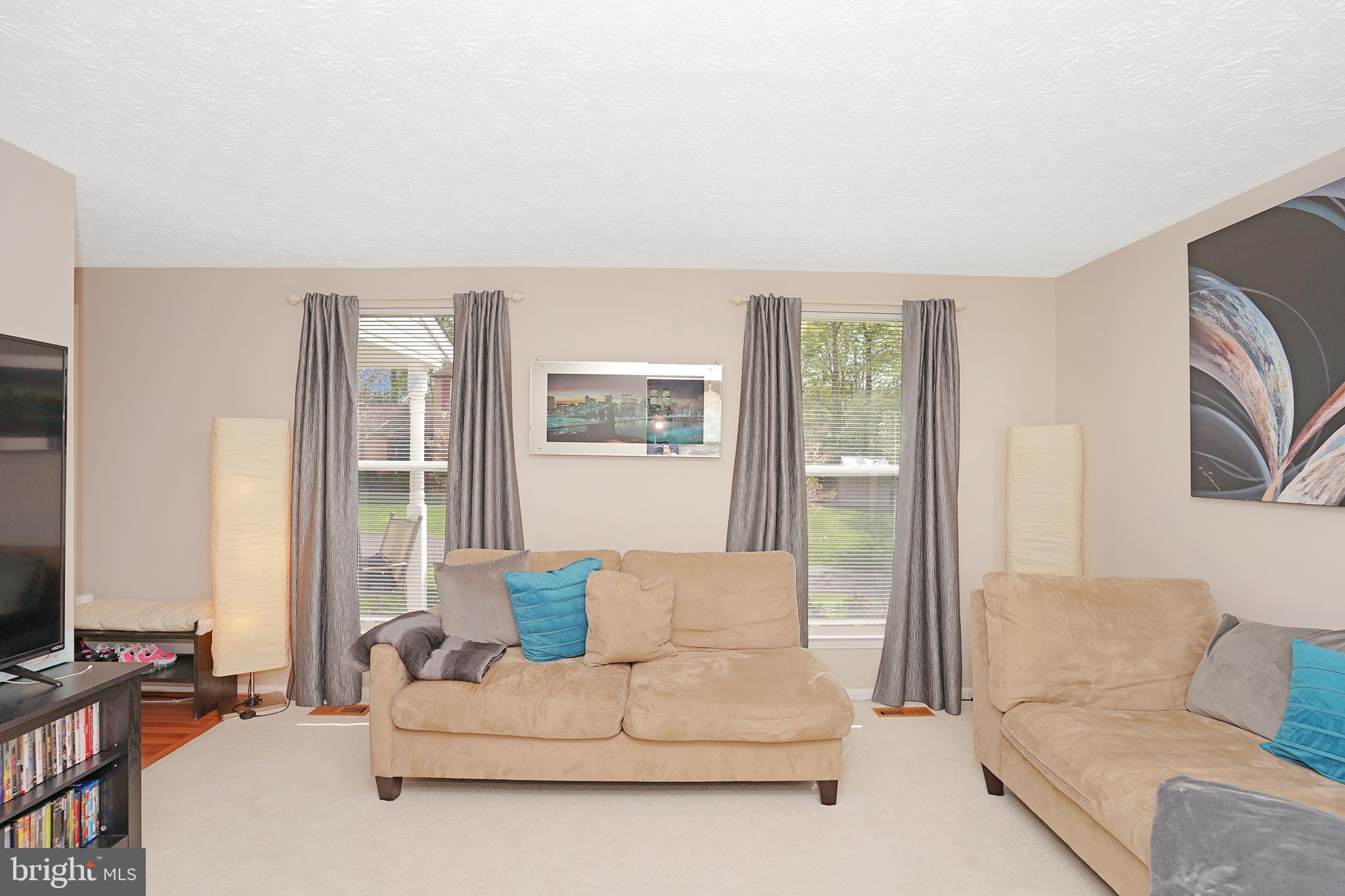 7829 Roundabout Way Springfield, VA 22153 - Photo 6 of 40