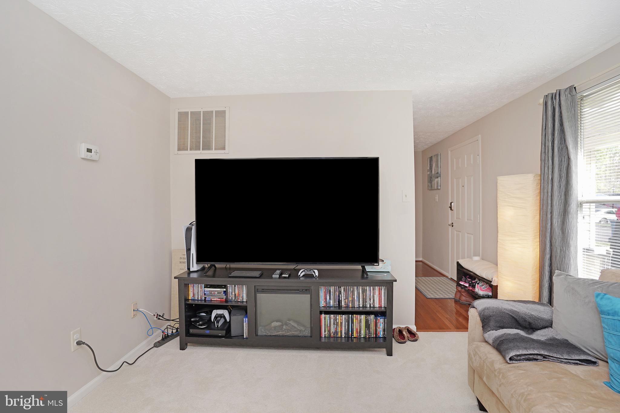 7829 Roundabout Way Springfield, VA 22153 - Photo 7 of 40