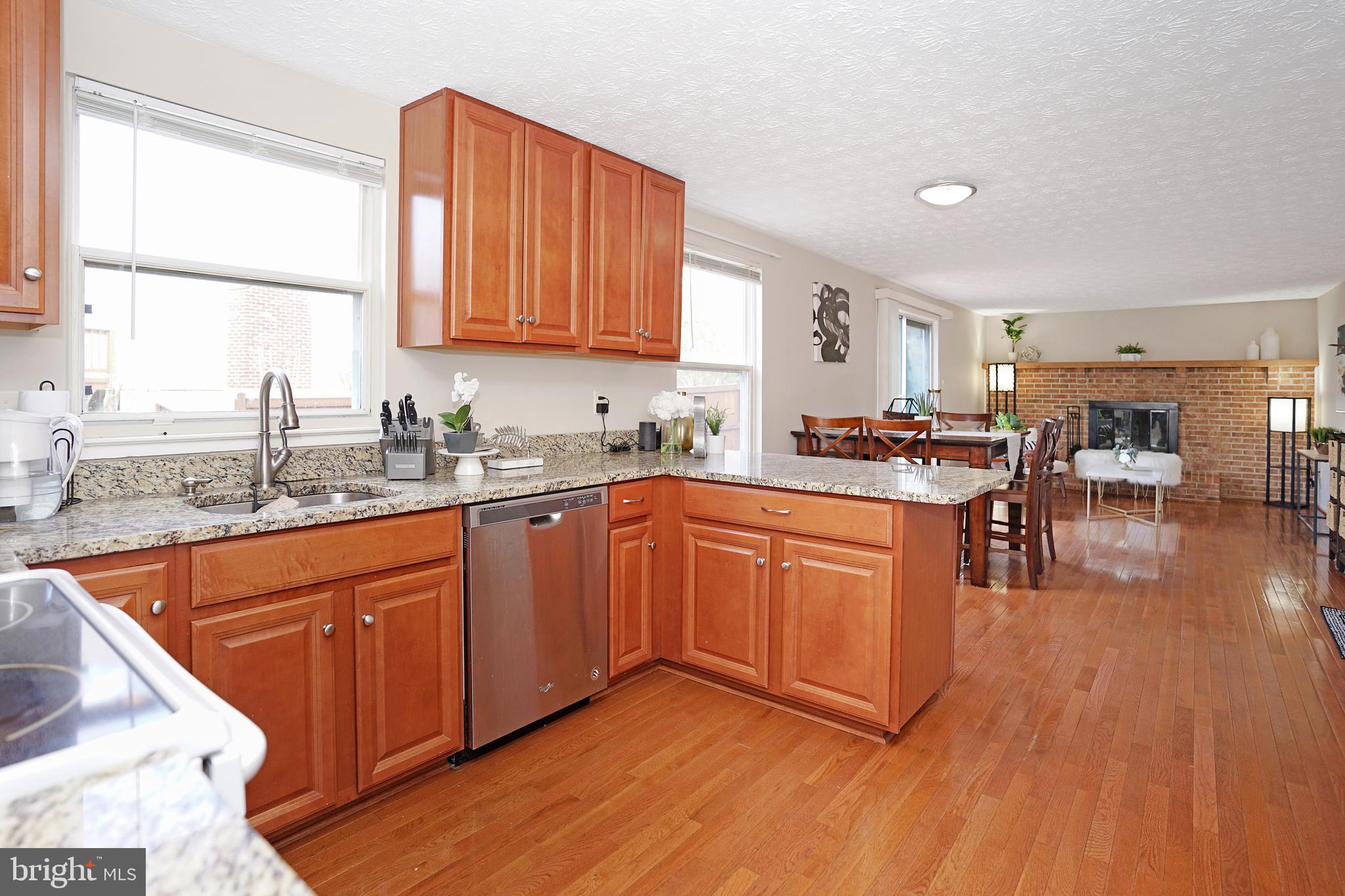 7829 Roundabout Way Springfield, VA 22153 - Photo 8 of 40