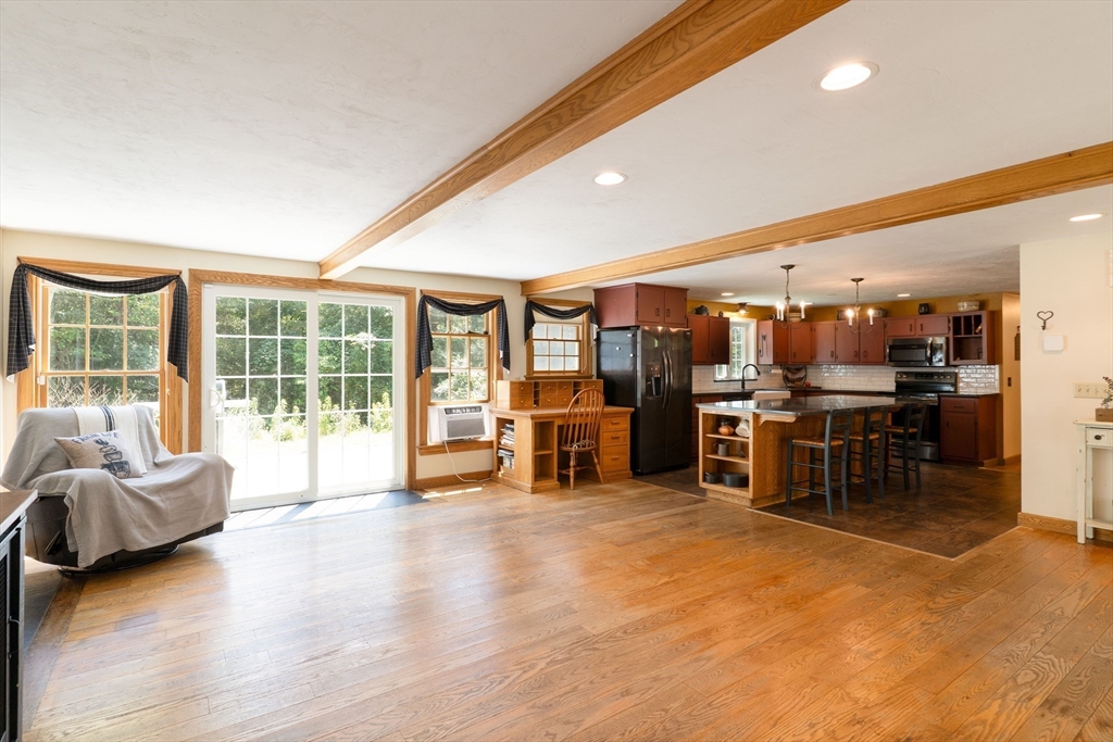 501 Wine Road New Braintree, MA 01531 - Photo 4 of 41