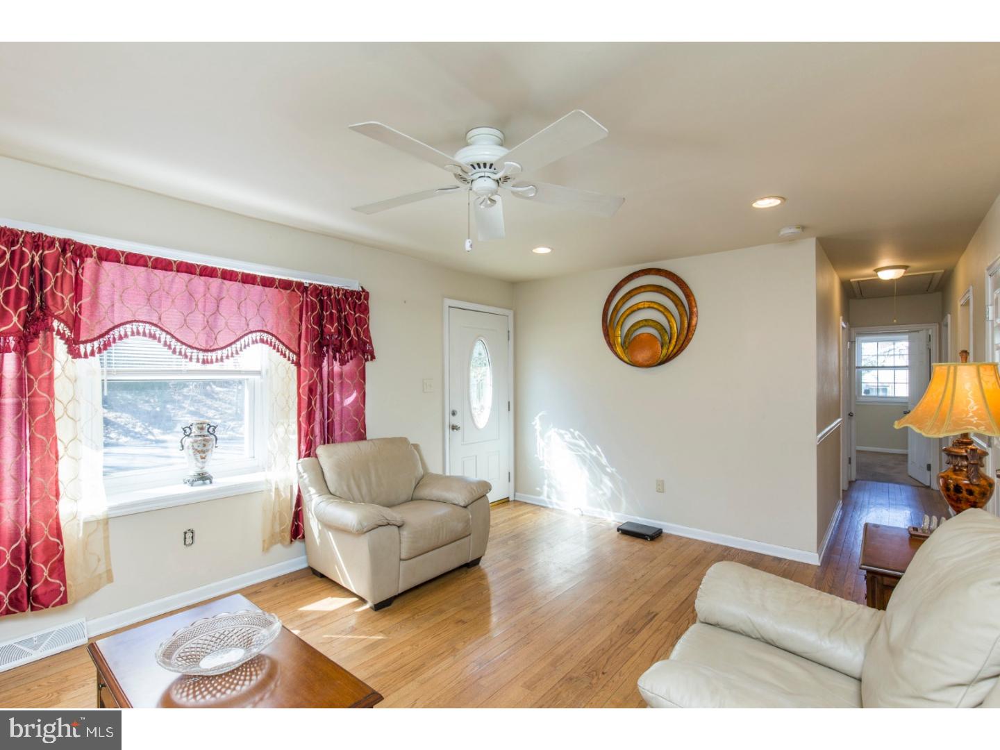 15 South Caln Road Coatesville, PA 19320 - Photo 4 of 19 Living Room