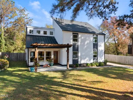 a picture of a black and white photo