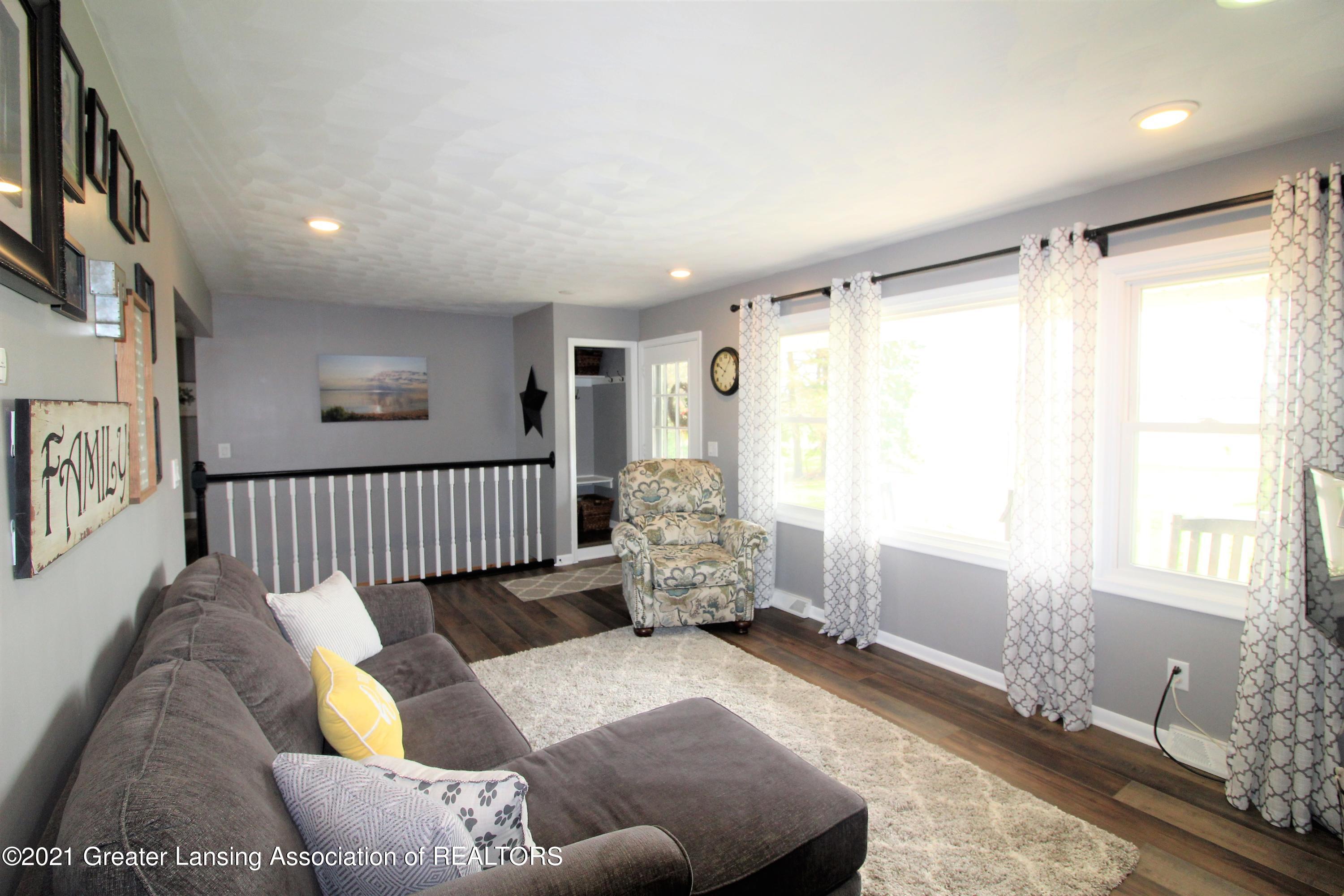 6744 South Lowell Road St. Johns, MI 48879 - Photo 9 of 28 lowell living 4