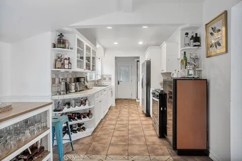 $6,900 | 3442 Laurel Canyon Boulevard, Studio City, CA 91604