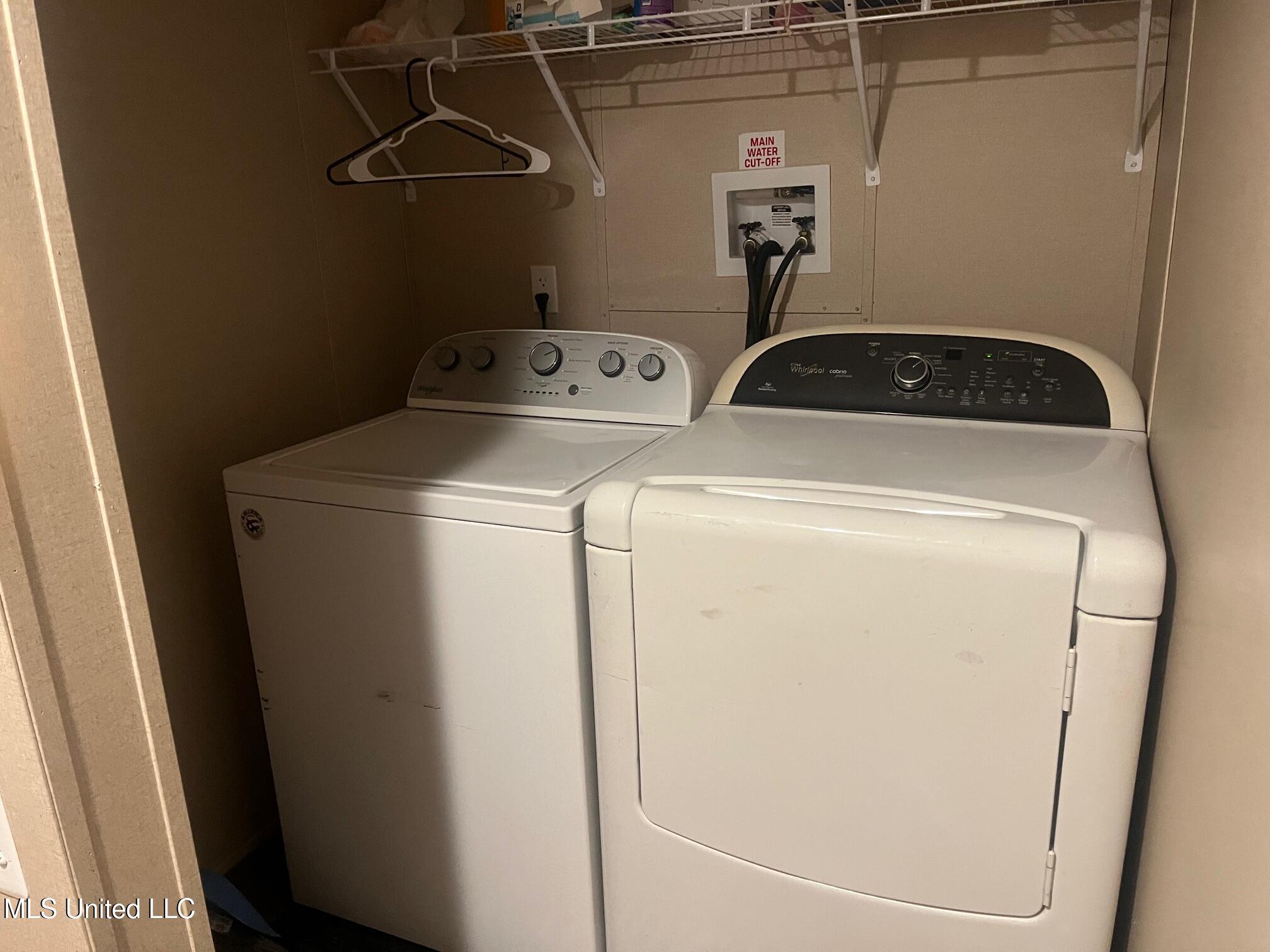 1725 McClyde Road Como, MS 38619 - Photo 13 of 15 laundry