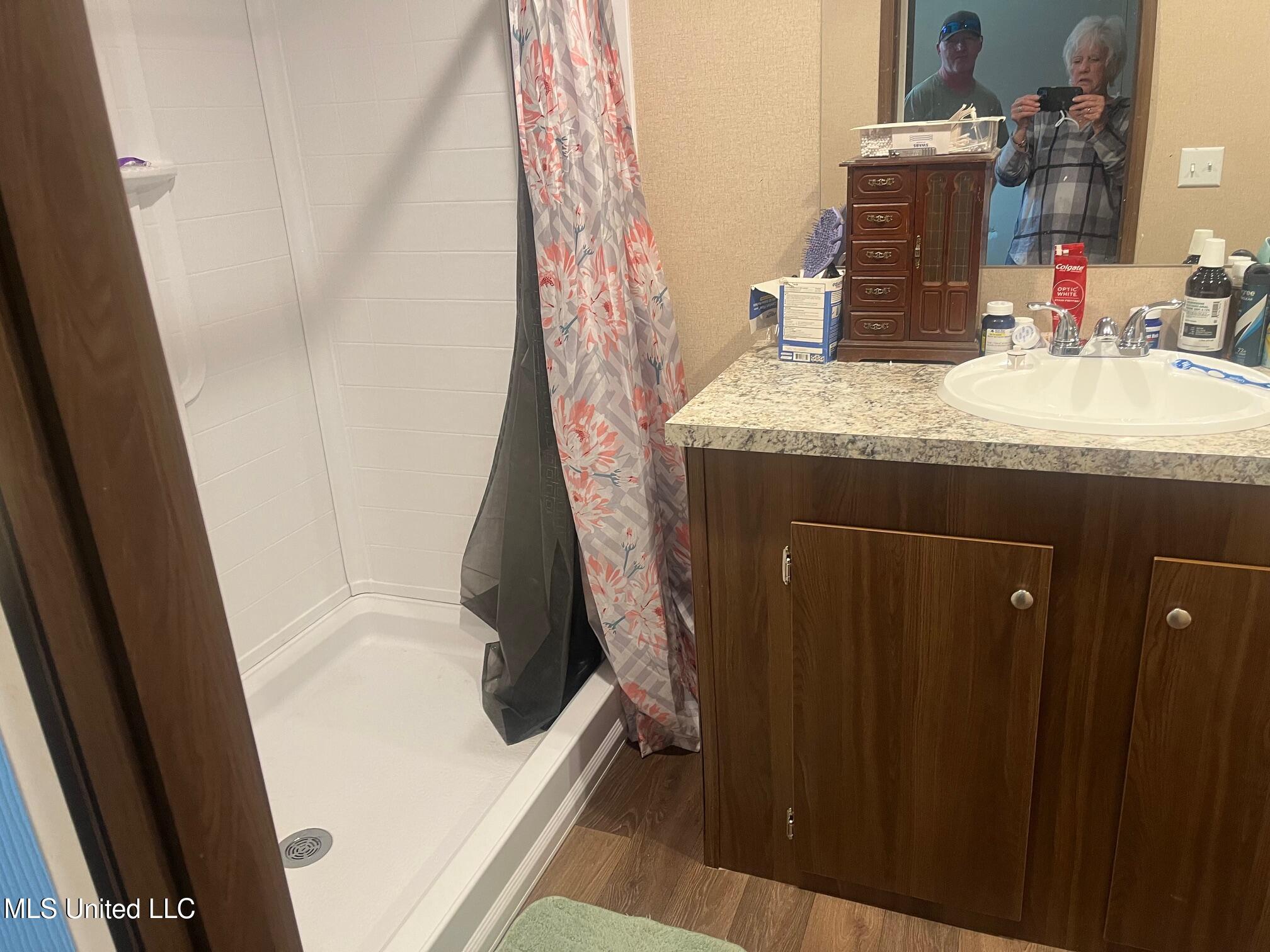 1725 McClyde Road Como, MS 38619 - Photo 9 of 15 master shower