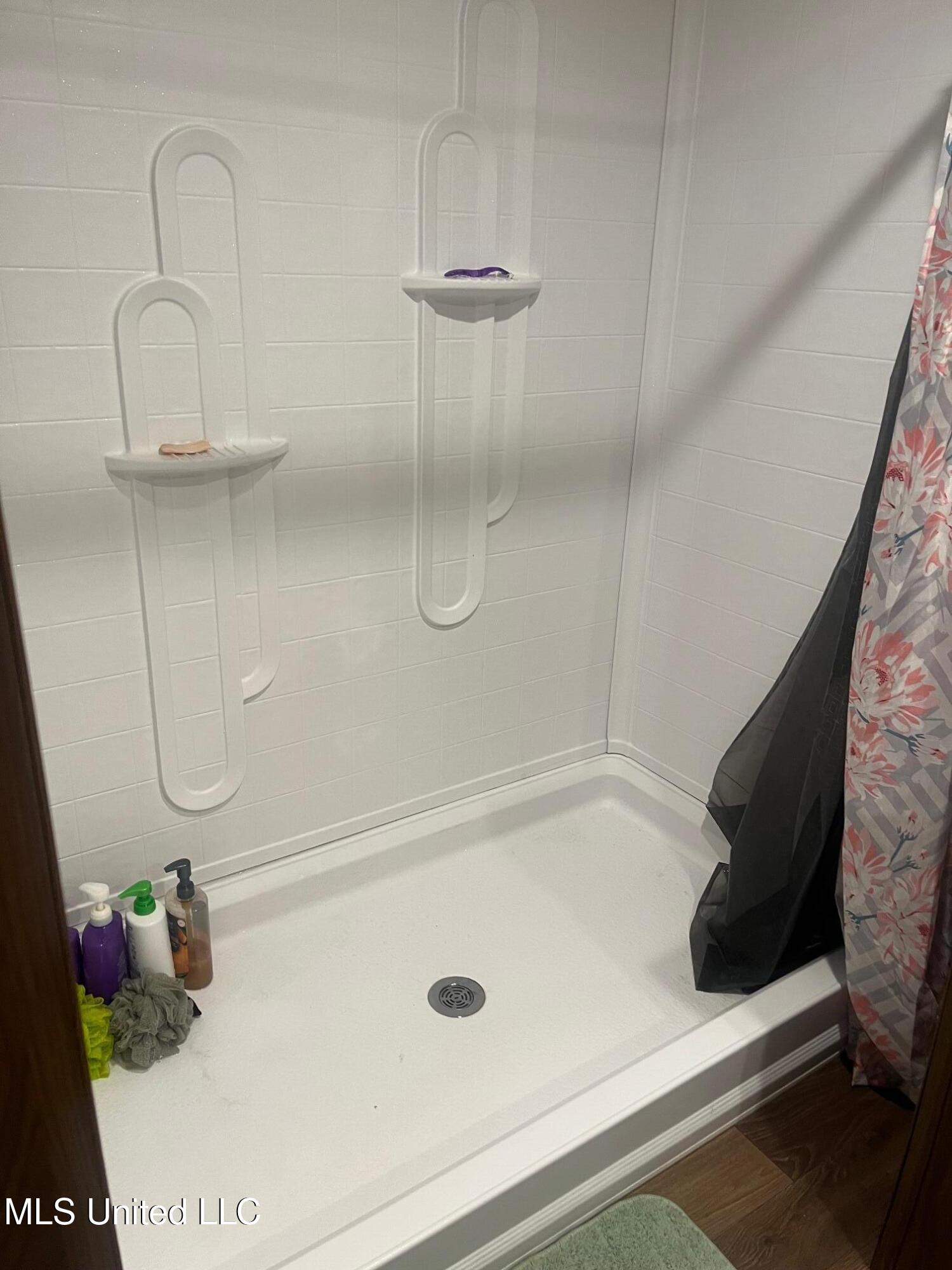 1725 McClyde Road Como, MS 38619 - Photo 10 of 15 master shower