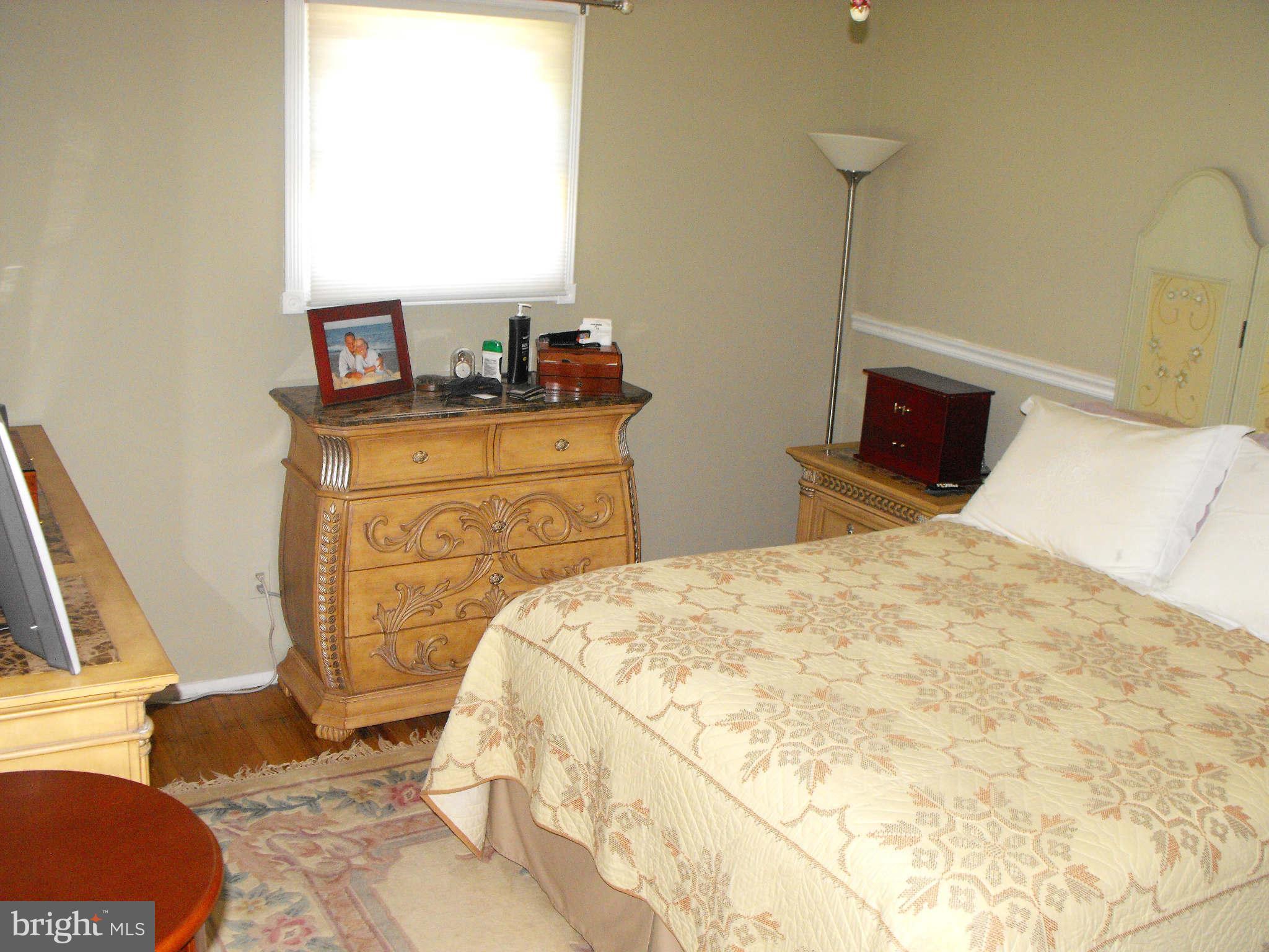 1524 National Road Baltimore, MD 21237 - Photo 11 of 21 Chair Rail